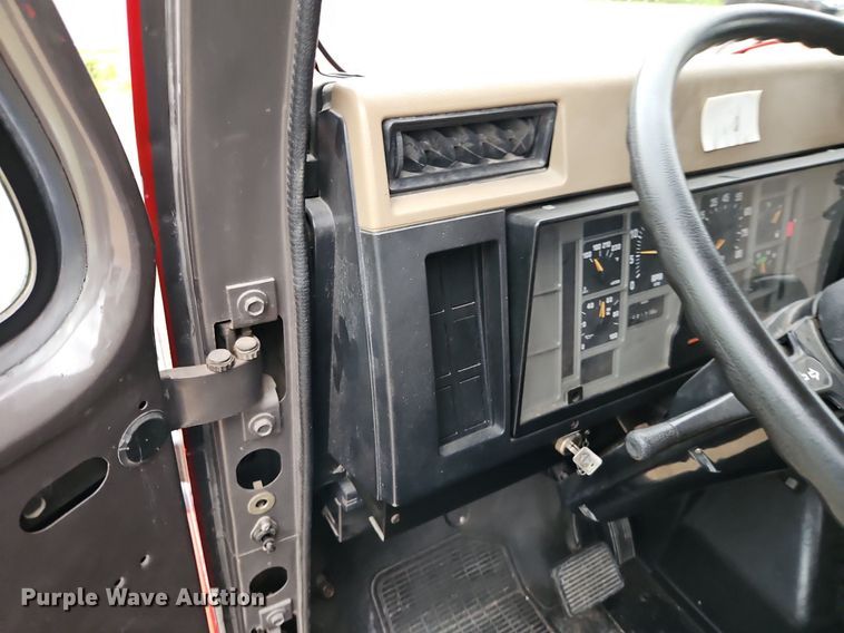 image for item EI3970 1993 International  4900 pumper fire truck