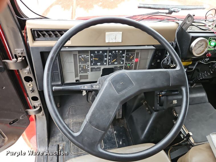 image for item EI3970 1993 International  4900 pumper fire truck