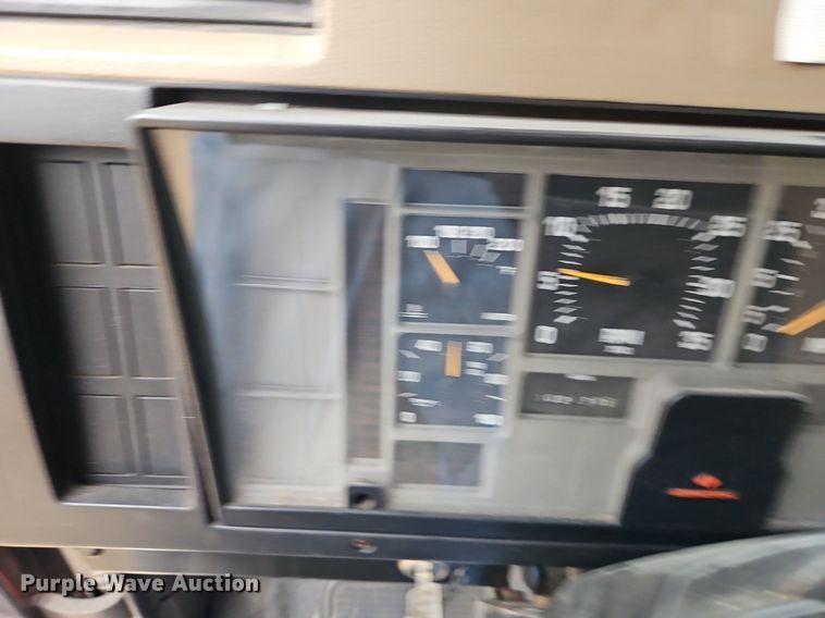 image for item EI3970 1993 International  4900 pumper fire truck