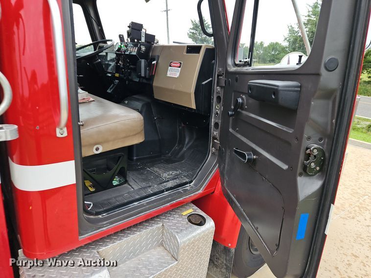 image for item EI3970 1993 International  4900 pumper fire truck