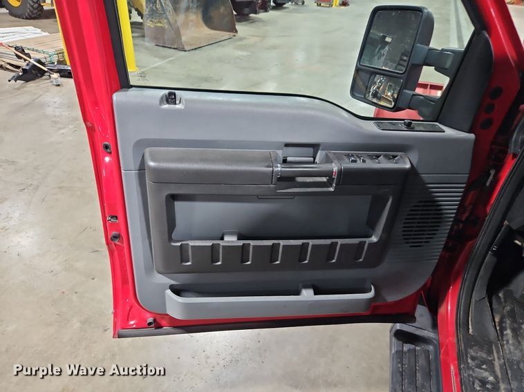 image for item EI8221 2012 Ford F350 Super Duty Crew Cab pickup truck