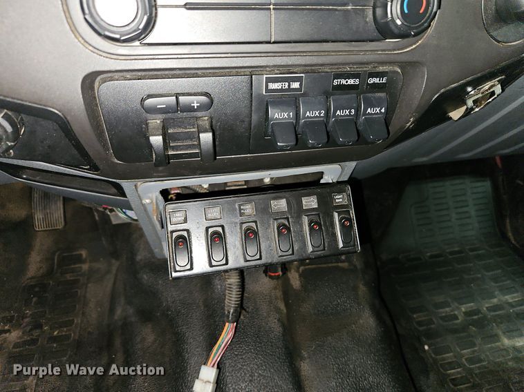 image for item EI8221 2012 Ford F350 Super Duty Crew Cab pickup truck