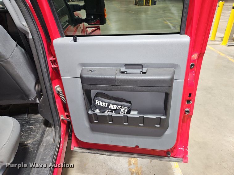 image for item EI8221 2012 Ford F350 Super Duty Crew Cab pickup truck