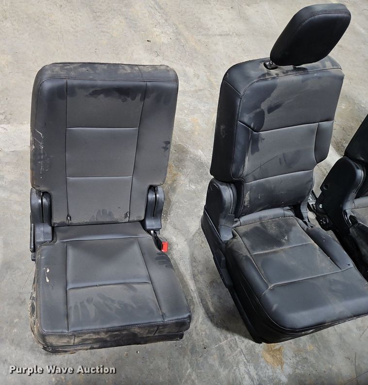 image for item EI8222 (8) Ford Explorer rear seats