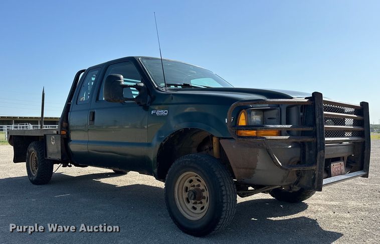 image for item EJ4471 2000 Ford F250 Super Duty SuperCab flatbed pickup truck