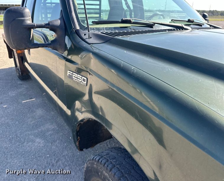 image for item EJ4471 2000 Ford F250 Super Duty SuperCab flatbed pickup truck