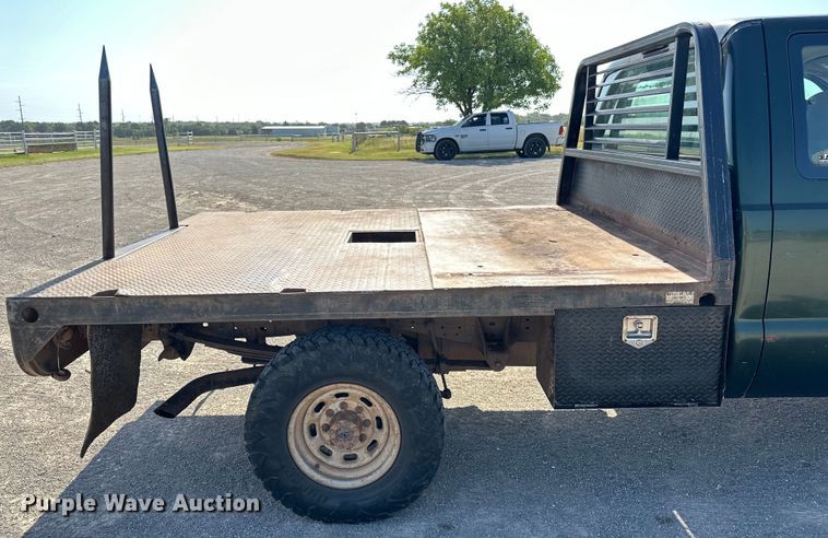 image for item EJ4471 2000 Ford F250 Super Duty SuperCab flatbed pickup truck