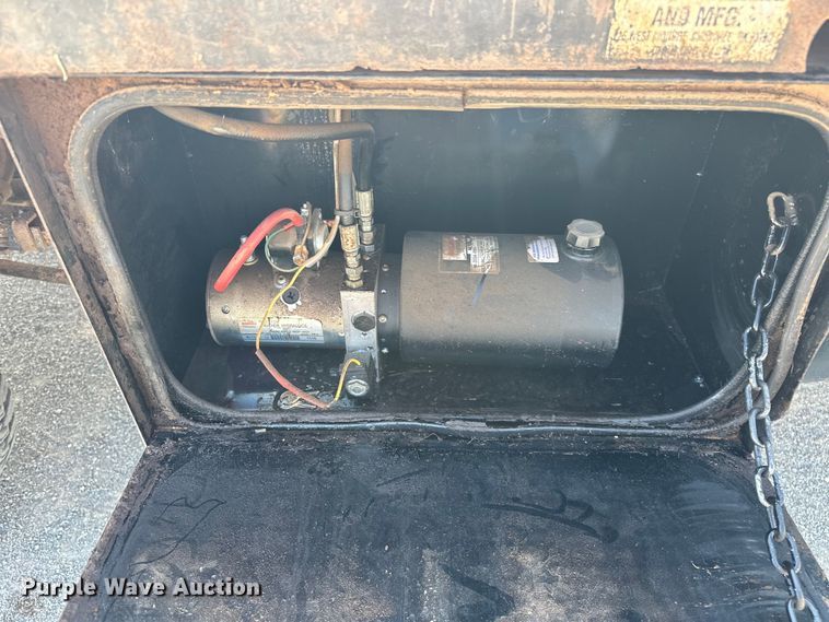 image for item EJ4471 2000 Ford F250 Super Duty SuperCab flatbed pickup truck