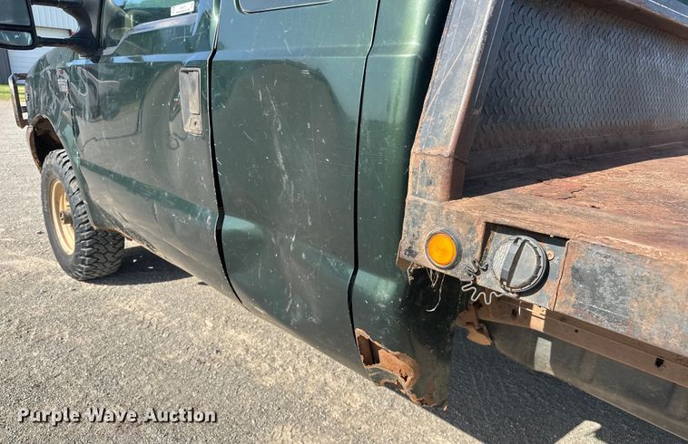 image for item EJ4471 2000 Ford F250 Super Duty SuperCab flatbed pickup truck