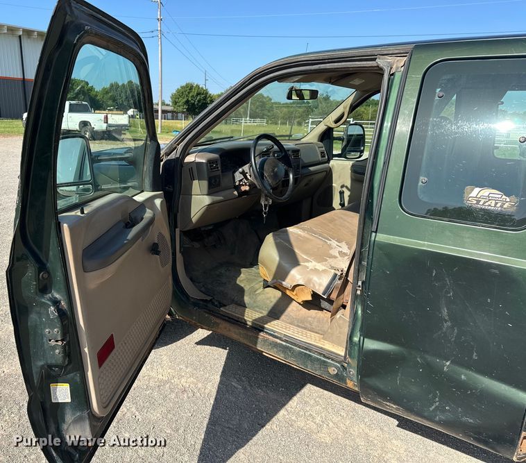 image for item EJ4471 2000 Ford F250 Super Duty SuperCab flatbed pickup truck