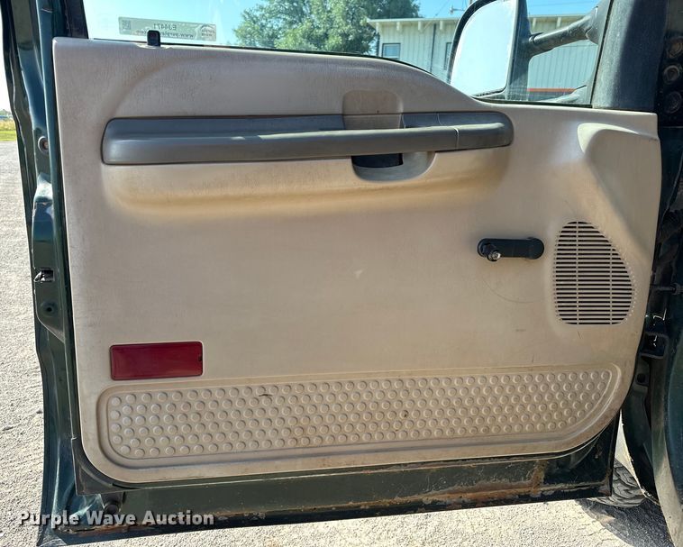 image for item EJ4471 2000 Ford F250 Super Duty SuperCab flatbed pickup truck