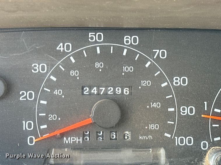 image for item EJ4471 2000 Ford F250 Super Duty SuperCab flatbed pickup truck