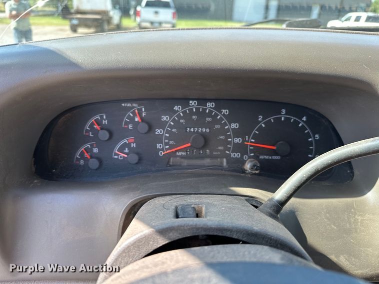 image for item EJ4471 2000 Ford F250 Super Duty SuperCab flatbed pickup truck