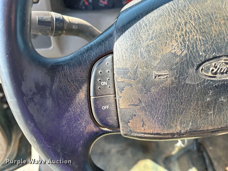 image for item EJ4471 2000 Ford F250 Super Duty SuperCab flatbed pickup truck