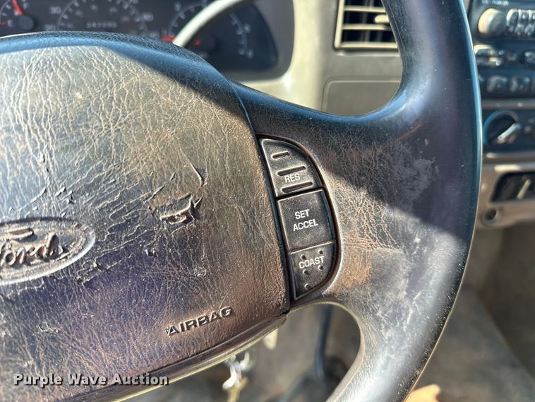 image for item EJ4471 2000 Ford F250 Super Duty SuperCab flatbed pickup truck