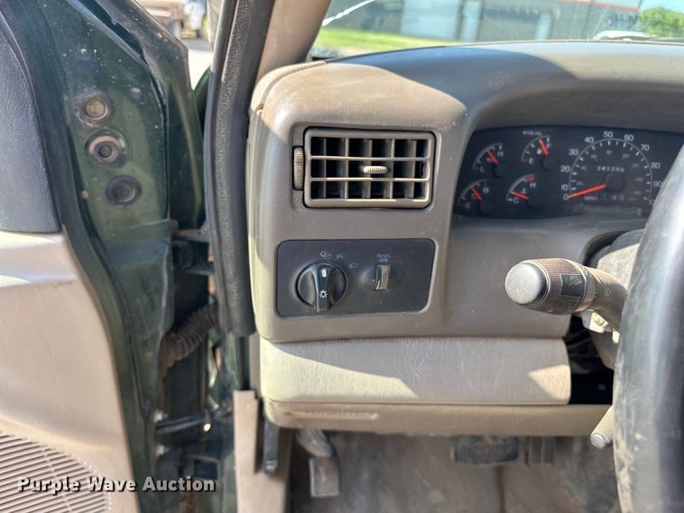 image for item EJ4471 2000 Ford F250 Super Duty SuperCab flatbed pickup truck