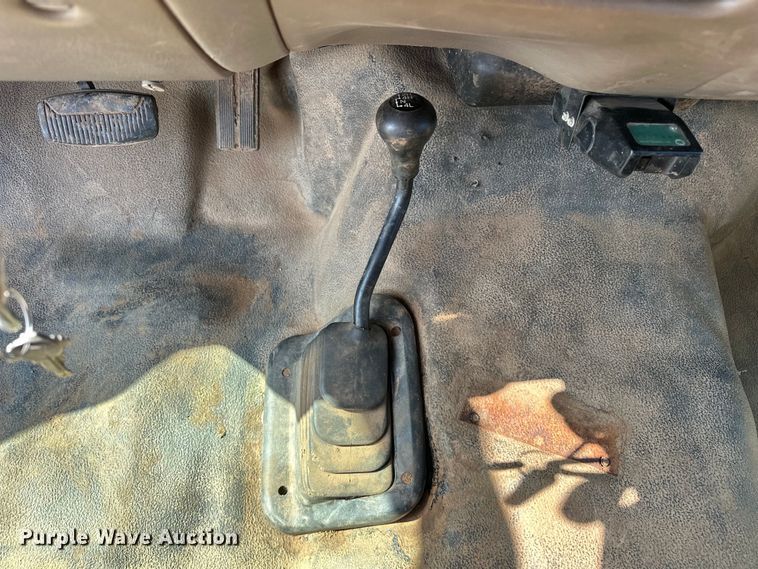 image for item EJ4471 2000 Ford F250 Super Duty SuperCab flatbed pickup truck