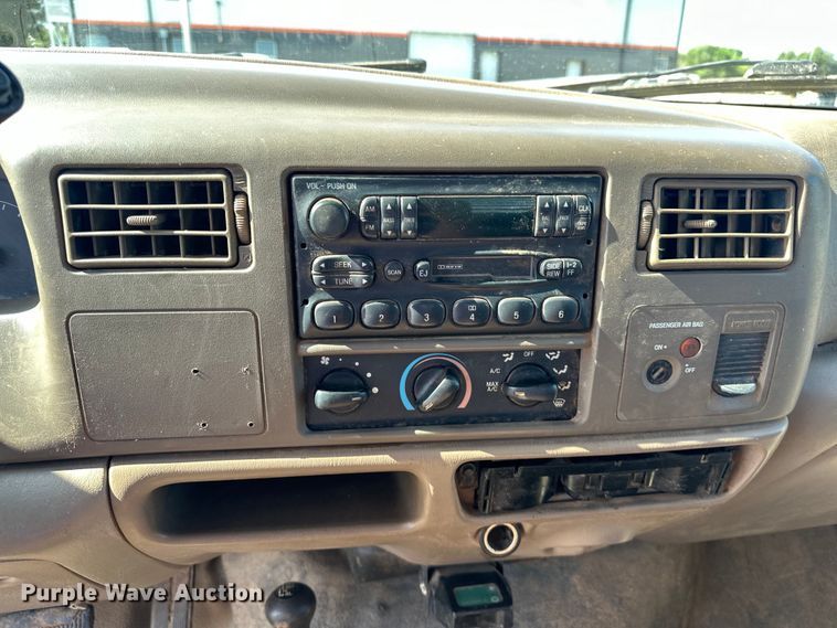 image for item EJ4471 2000 Ford F250 Super Duty SuperCab flatbed pickup truck