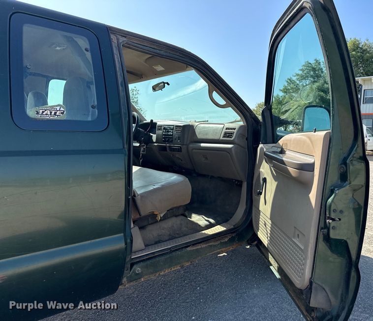 image for item EJ4471 2000 Ford F250 Super Duty SuperCab flatbed pickup truck