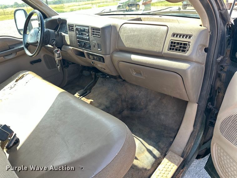 image for item EJ4471 2000 Ford F250 Super Duty SuperCab flatbed pickup truck