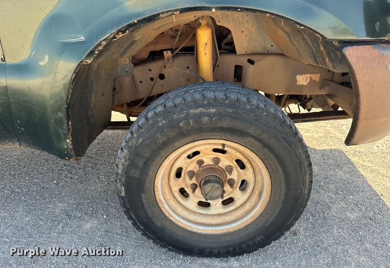 image for item EJ4471 2000 Ford F250 Super Duty SuperCab flatbed pickup truck