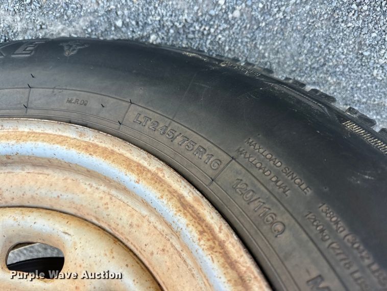 image for item EJ4471 2000 Ford F250 Super Duty SuperCab flatbed pickup truck