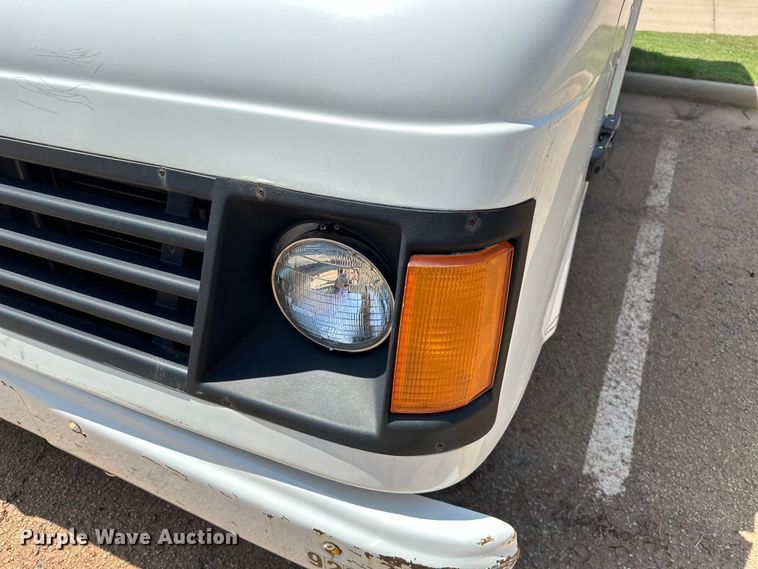 image for item EJ4475 1999 Chevrolet  delivery truck