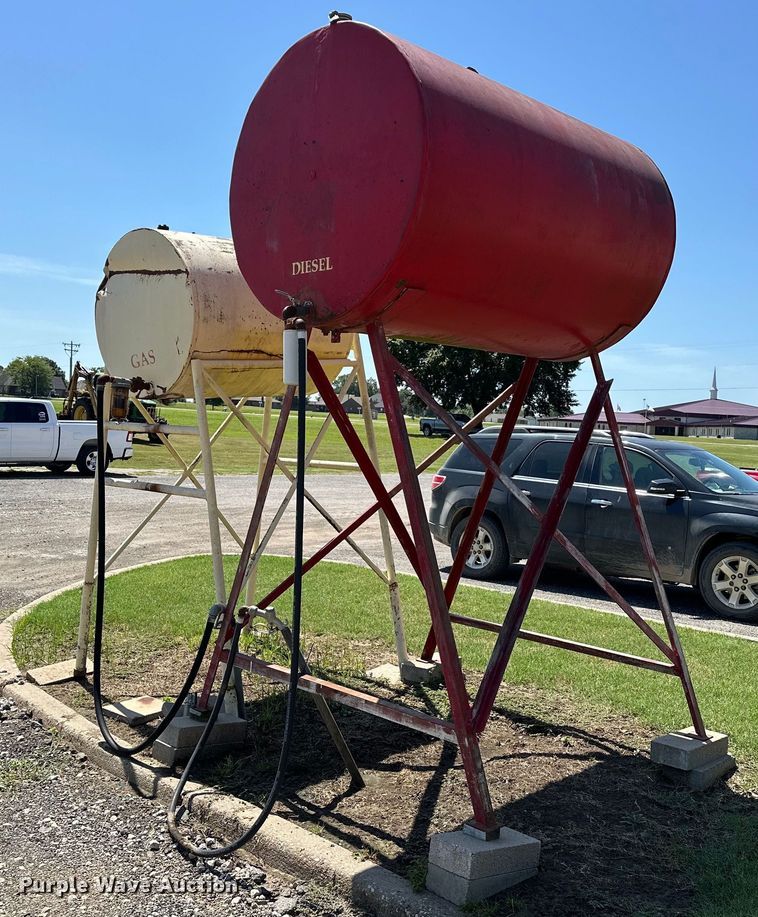 image for item EJ8861 (2) fuel tanks