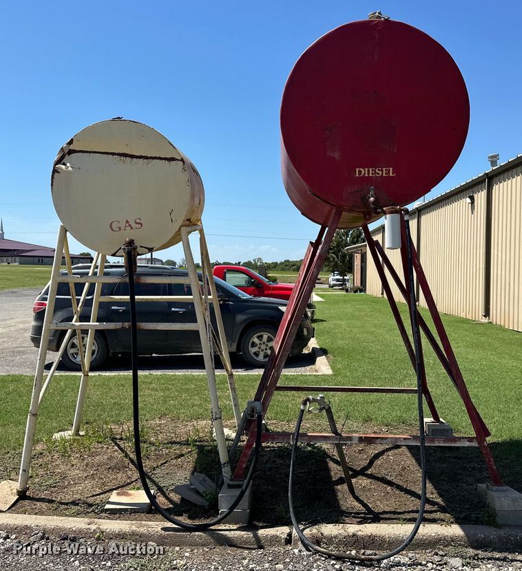 image for item EJ8861 (2) fuel tanks