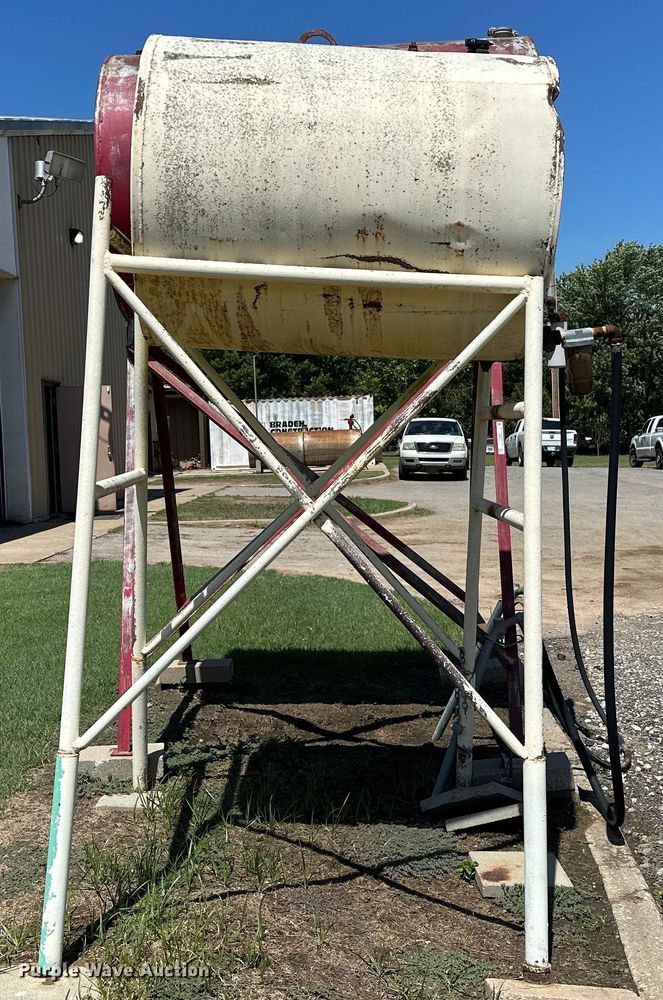 image for item EJ8861 (2) fuel tanks