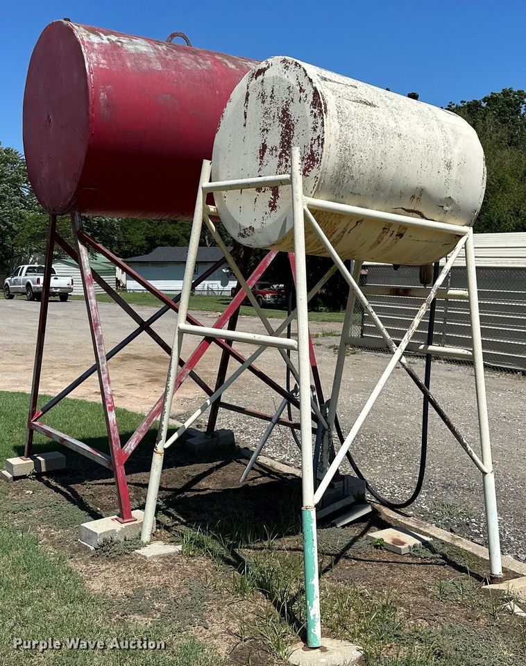 image for item EJ8861 (2) fuel tanks