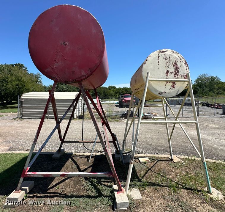 image for item EJ8861 (2) fuel tanks