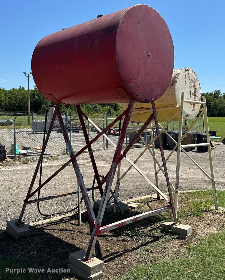 image for item EJ8861 (2) fuel tanks