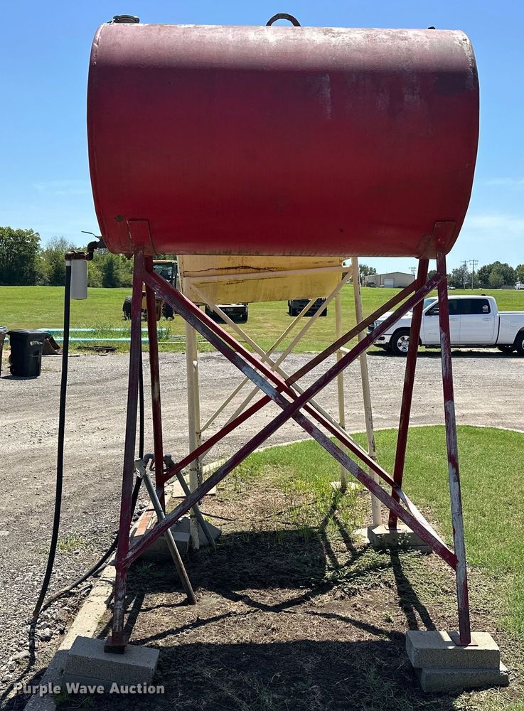 image for item EJ8861 (2) fuel tanks