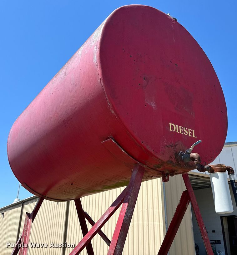 image for item EJ8861 (2) fuel tanks