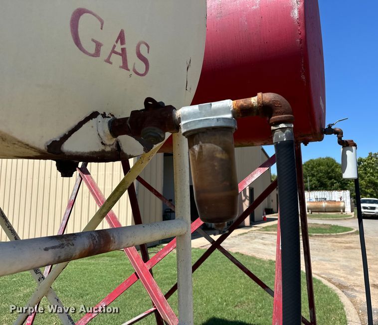 image for item EJ8861 (2) fuel tanks