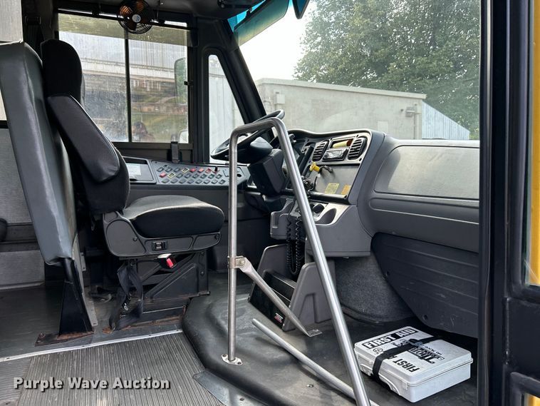 image for item EK3046 2014 Thomas Built Saf-T-Liner C2 school bus