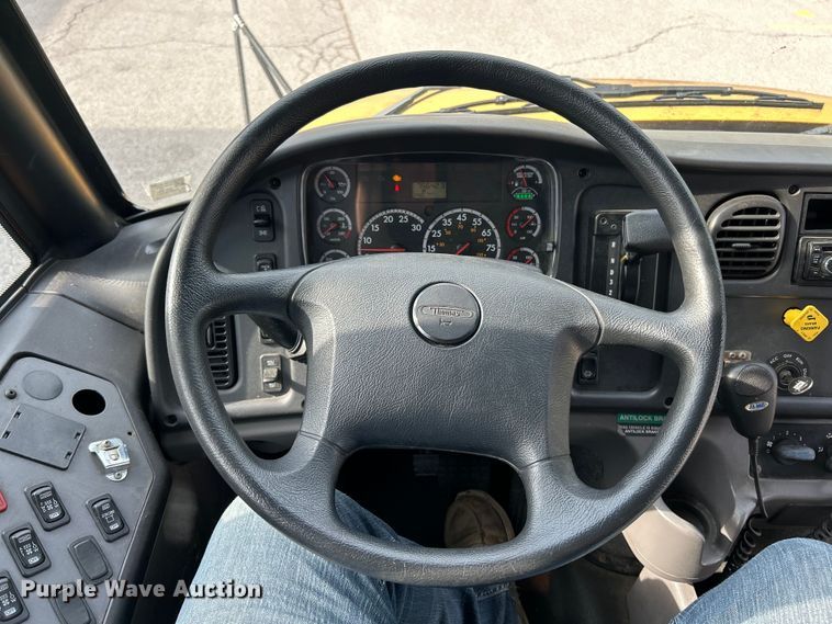 image for item EK3046 2014 Thomas Built Saf-T-Liner C2 school bus