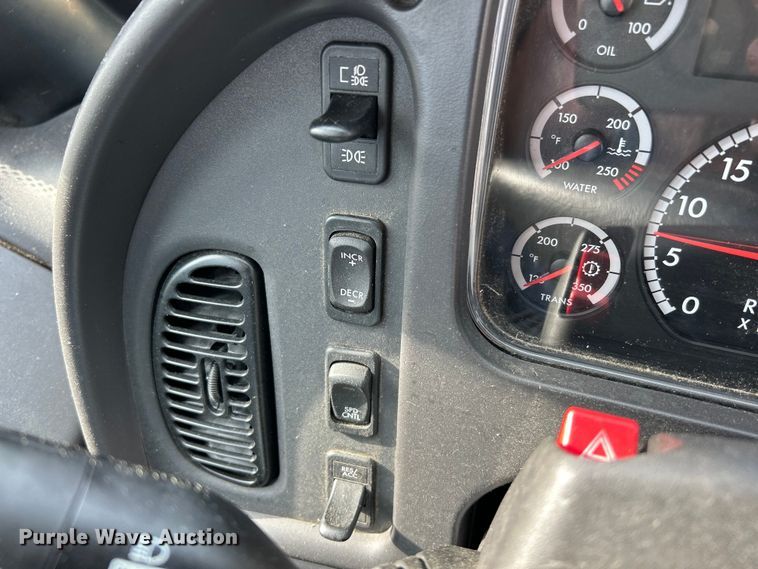 image for item EK3046 2014 Thomas Built Saf-T-Liner C2 school bus