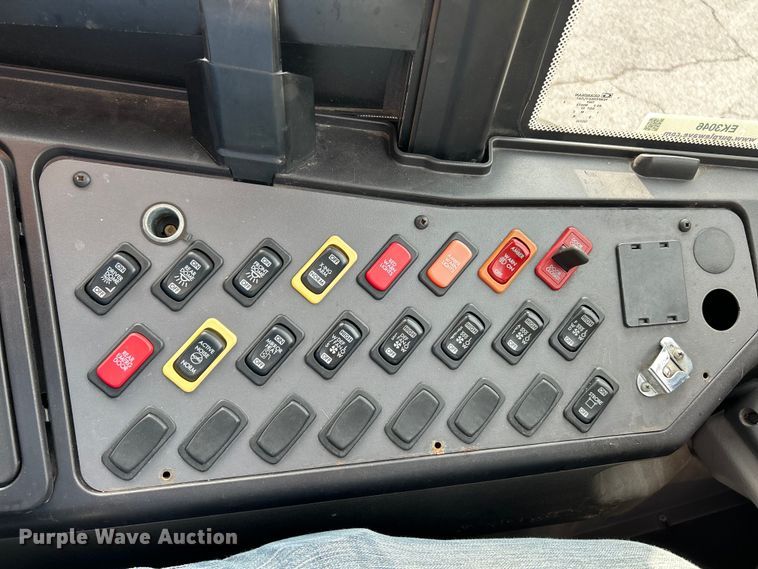 image for item EK3046 2014 Thomas Built Saf-T-Liner C2 school bus