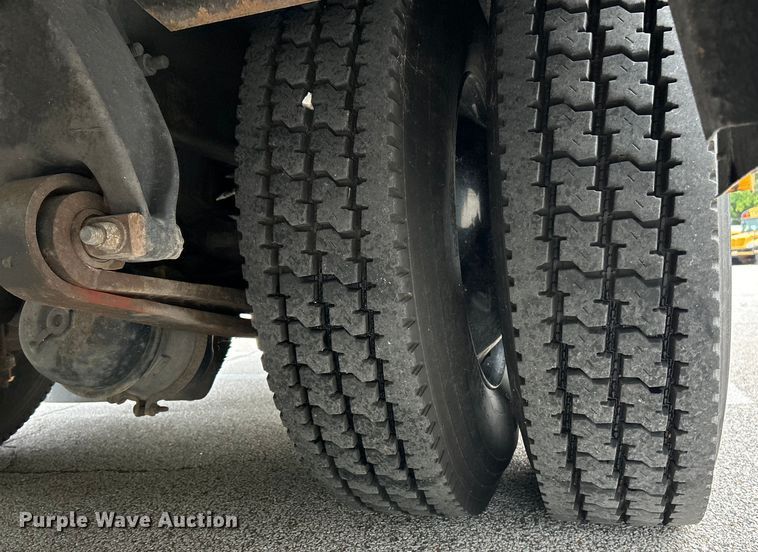 image for item EK3046 2014 Thomas Built Saf-T-Liner C2 school bus