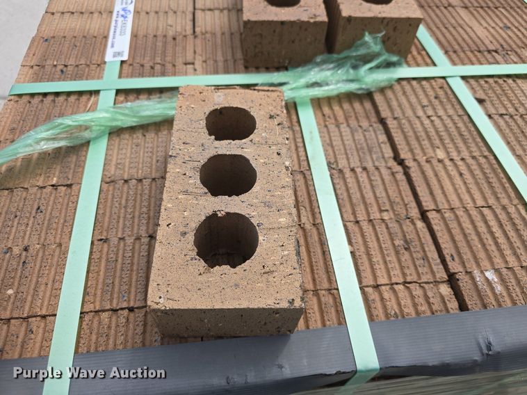 image for item EK6333 Approximately 1,600 bricks
