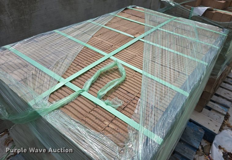 image for item EK6333 Approximately 1,600 bricks