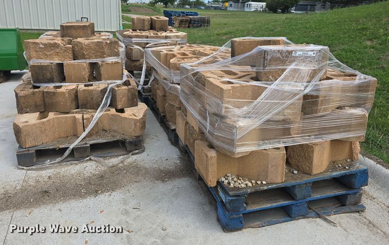 image for item EK6334 Approximately 110 landscape blocks