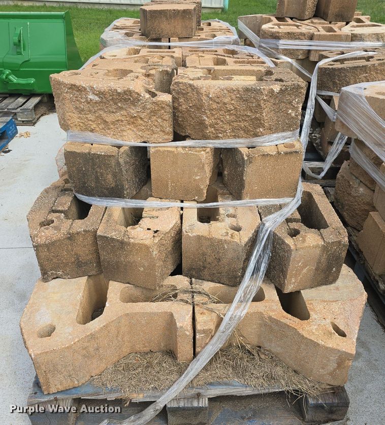 image for item EK6334 Approximately 110 landscape blocks