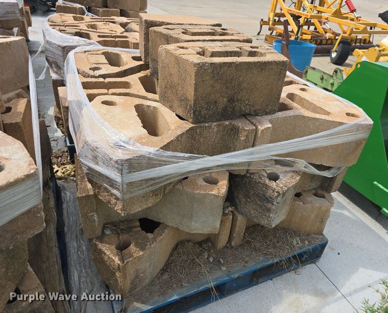 image for item EK6334 Approximately 110 landscape blocks