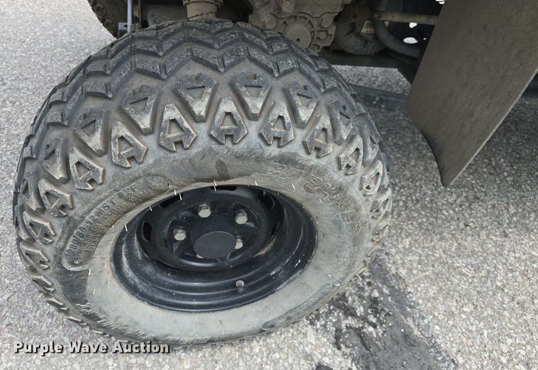 image for item EK6351 2013 John Deere  625i utility vehicle