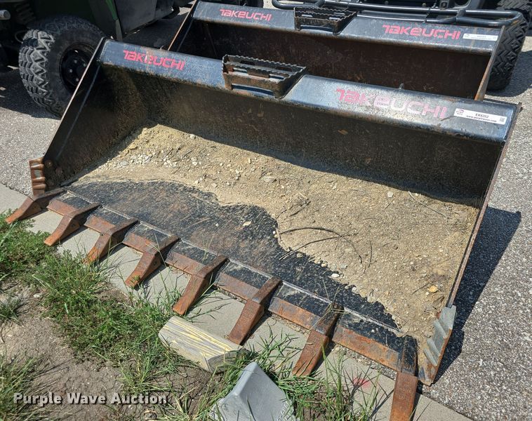 image for item EK6352 2016 Paladin skid steer bucket