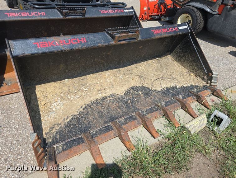 image for item EK6352 2016 Paladin skid steer bucket