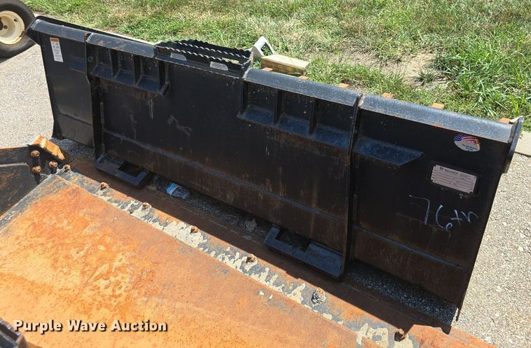 image for item EK6352 2016 Paladin skid steer bucket